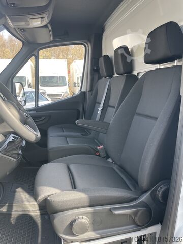 Transporter with suitcase MERCEDES-BENZ Sprinter 317 Möbelkoffer mit Türen
