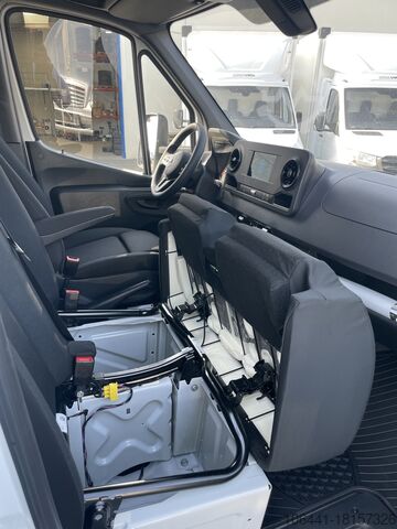 Transporter with suitcase MERCEDES-BENZ Sprinter 317 Möbelkoffer mit Türen