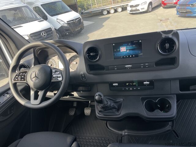 Transporter with suitcase MERCEDES-BENZ Sprinter 317 Möbelkoffer mit Türen