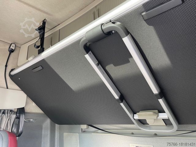 Box truck VOLVO FH 460 Globe / VEB / STAPLERHALTERUNG