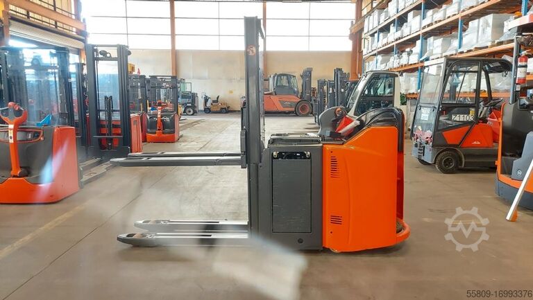High Lift stacker Linde L12L SP // 2952 Std. // Elektro