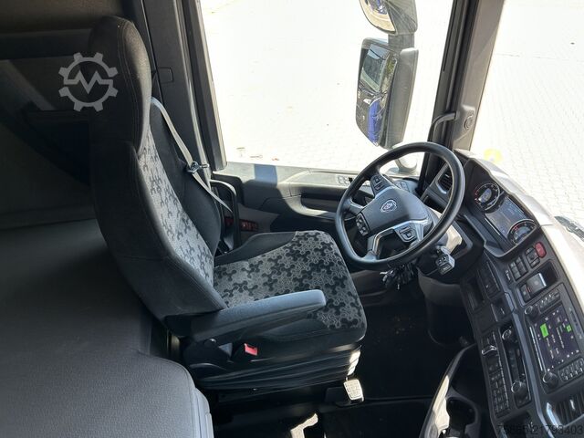 Standard tractor Scania S500 Highline / Retarder / 740 dkm / Tacho V2 /...