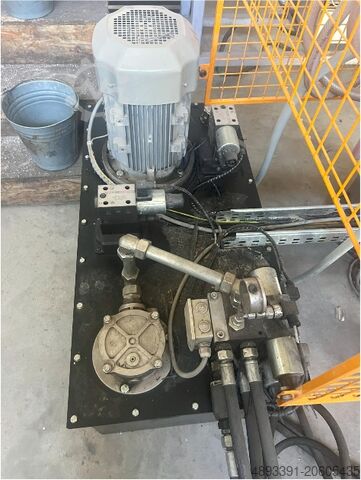 Hydraulic press Baliv Hungary Kft. D2430 A Hydraulic press