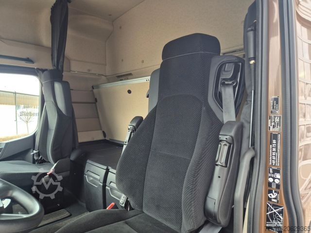 Standard tractor unit MERCEDES-BENZ Actros 1848 LS Öl-Retarder Standklima BigSpace