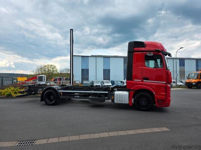 Chassis with cab Mercedes-Benz Actros 1843 LL BDF Fahrschule S&G 6 Sitze AHK