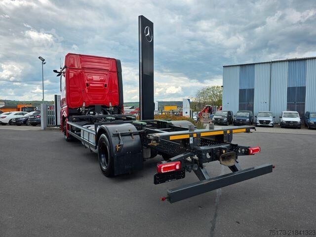 Chassis with cab Mercedes-Benz Actros 1843 LL BDF Fahrschule S&G 6 Sitze AHK