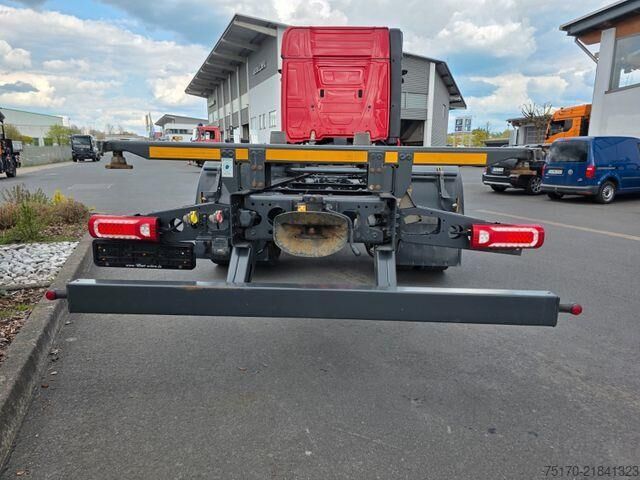 Chassis with cab Mercedes-Benz Actros 1843 LL BDF Fahrschule S&G 6 Sitze AHK