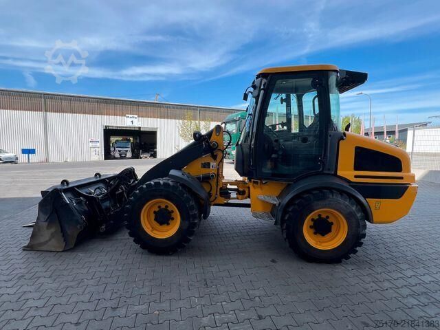 Loader JCB 409 SV / nur 2.496h / Klima Klappschaufel Gabel