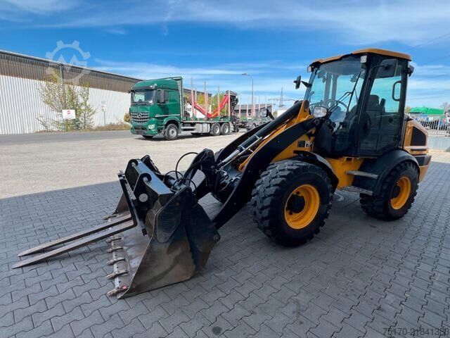 Loader JCB 409 SV / nur 2.496h / Klima Klappschaufel Gabel
