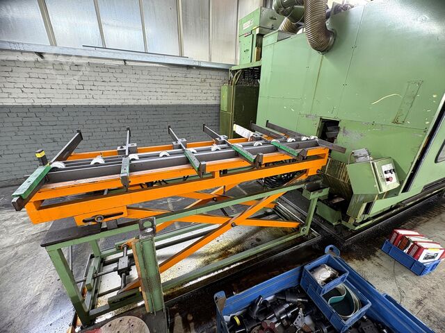 Centrally driven lathe Magdeburg CNC 604 MV
