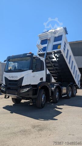 Tipper truck IVECO Trakker