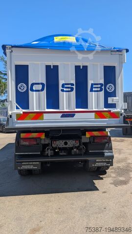 Tipper truck IVECO Trakker