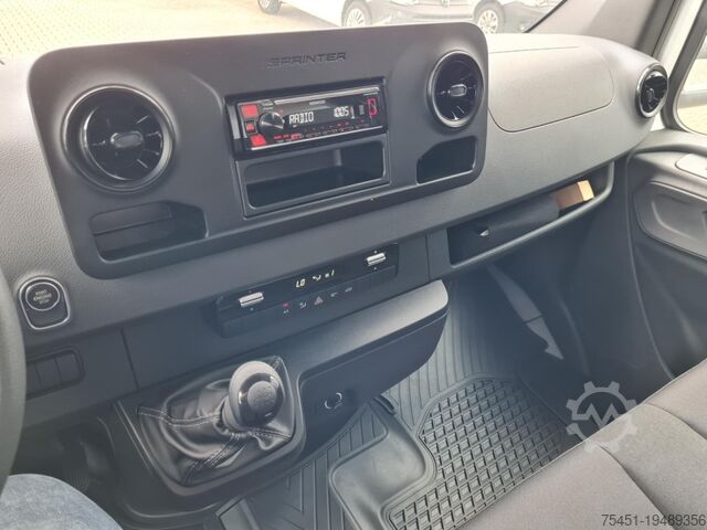 Transporter mit Pritsche & Plane Mercedes-Benz Sprinter 317 Pritsche Plane Schlafkab RWD 10 Pal