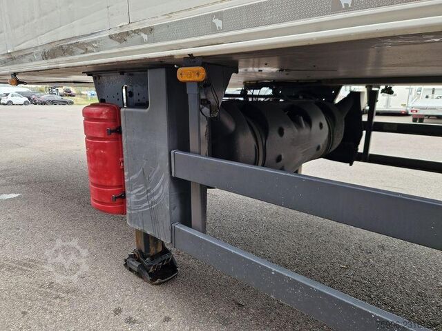 Reefer semitrailers / refrigerated semitrailers Schmitz Cargobull FRIGORIFIQUE + HAYON
