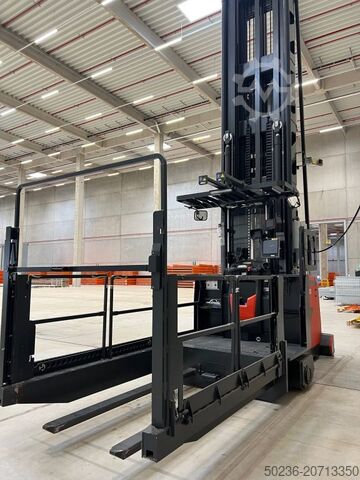 Schubmaststapler Linde Kommissionierer mit groĂer Plattform vor