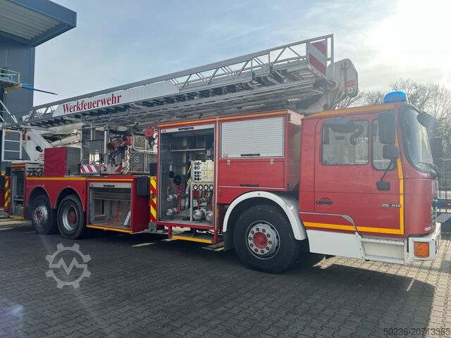 Teleskopmastbühne Bronto Skylift 32 Mete MAN Feuerwehrfahrzeug