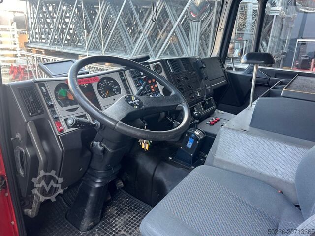 Teleskopmastbühne Bronto Skylift 32 Mete MAN Feuerwehrfahrzeug