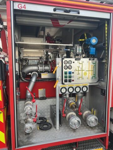 Teleskopmastbühne Bronto Skylift 32 Mete MAN Feuerwehrfahrzeug