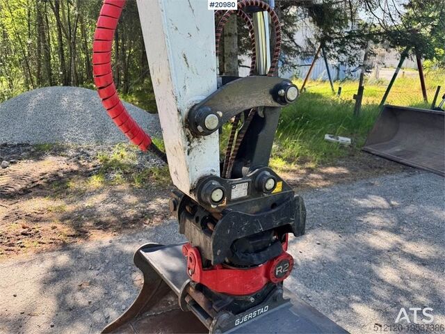 Crawler excavator Bobcat E55Z Mini Excavator w/ Rototilt and 2 buckets. 230