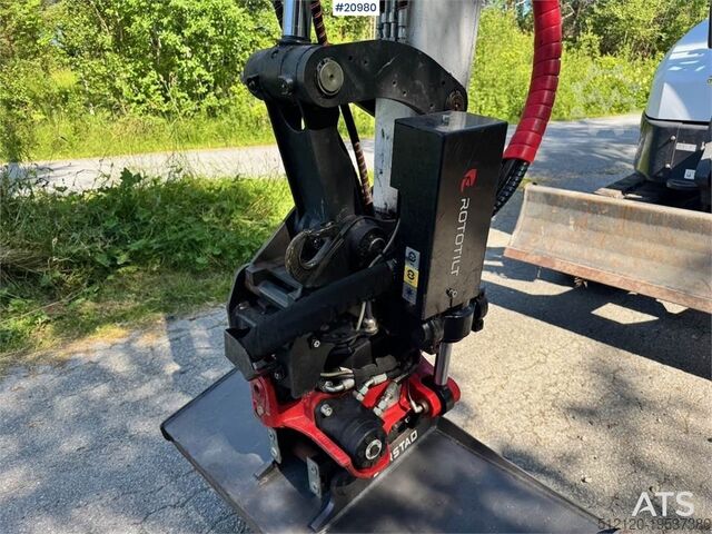 Crawler excavator Bobcat E55Z Mini Excavator w/ Rototilt and 2 buckets. 230