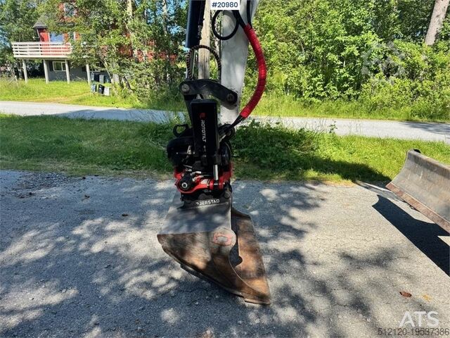 Crawler excavator Bobcat E55Z Mini Excavator w/ Rototilt and 2 buckets. 230