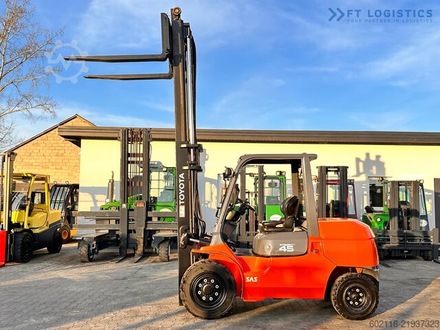 Forklift Toyota 42-4FD40 / DIESEL / 4500KG / DUPLEX / FO
