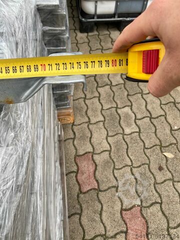 Depth support for pallet racks  