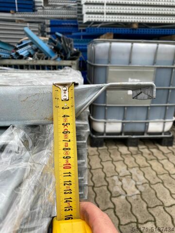 Depth support for pallet racks  