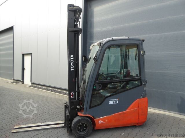 Electric 3-wheel forklift Toyota 8FBE20T