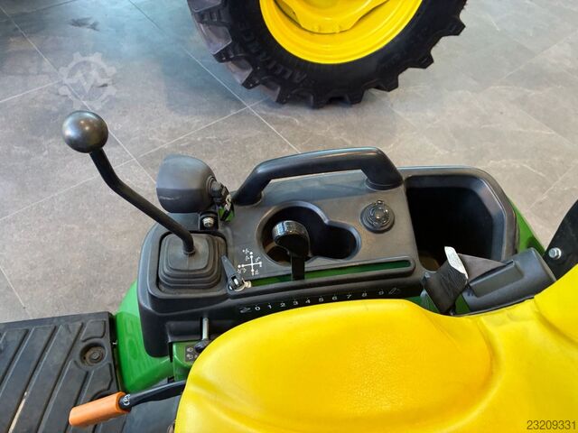 John Deere 1026R John Deere 1026R