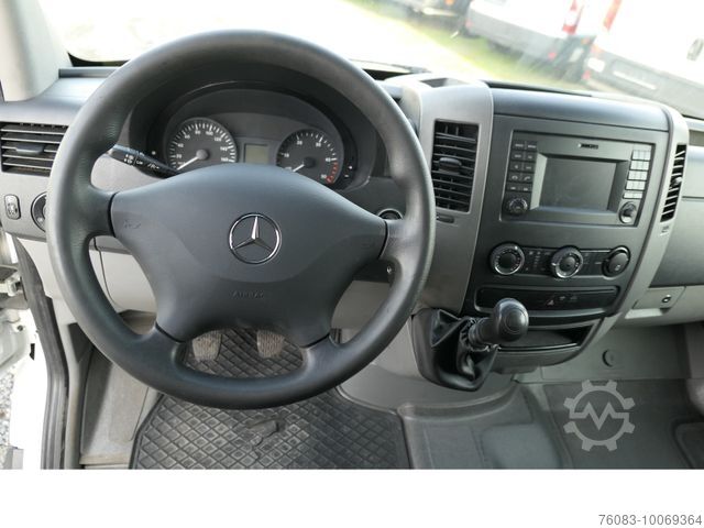 Box van MERCEDES-BENZ 316 Maxi Möbelkoffer extrahoch 2,38m Motorschade