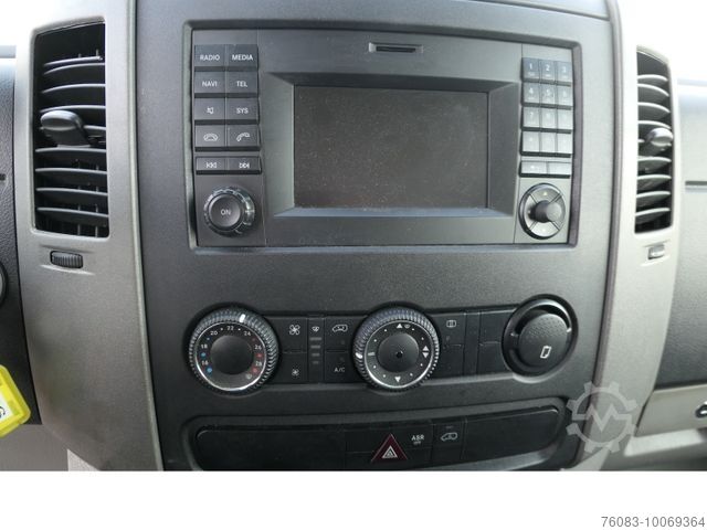 Box van MERCEDES-BENZ 316 Maxi Möbelkoffer extrahoch 2,38m Motorschade