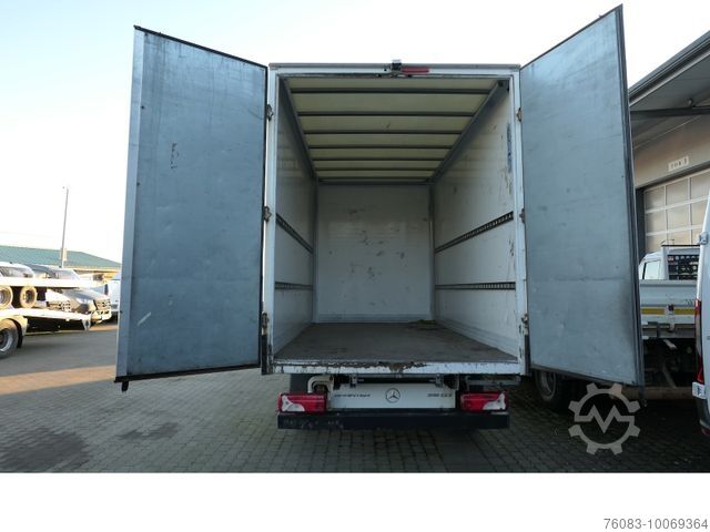 Box van MERCEDES-BENZ 316 Maxi Möbelkoffer extrahoch 2,38m Motorschade