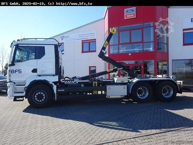 Roll-off tipper truck MAN TGS (TG3) 26.520 6x6H BL CH  Hydrodrive, Hyva 20