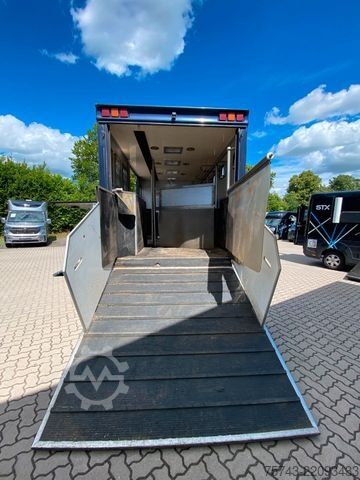 Cattle truck MERCEDES-BENZ Atego 8180 4-5  Pferde  Wohnung