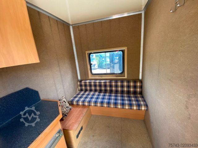 Cattle truck MERCEDES-BENZ Atego 8180 4-5  Pferde  Wohnung