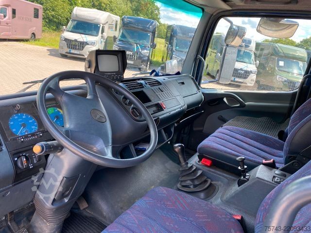 Cattle truck MERCEDES-BENZ Atego 8180 4-5  Pferde  Wohnung