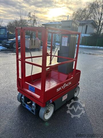 Hebebühne SkyJack SJ 16 - 6,75m Elektro Mastarbeitsbühne