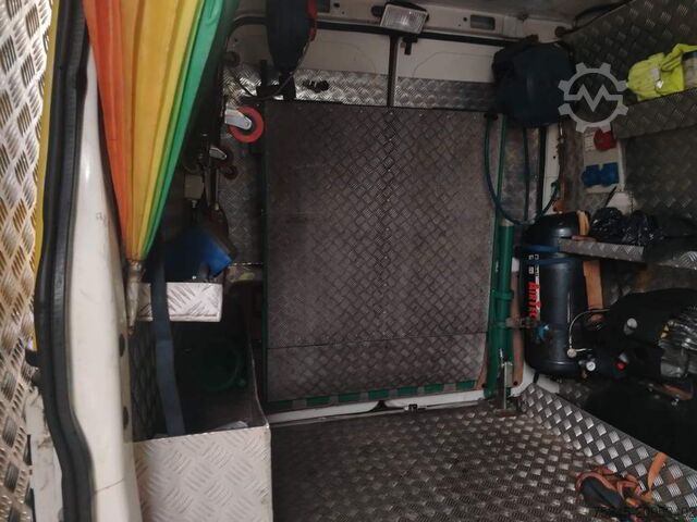 Wrecker Ford TRANSIT 125T300