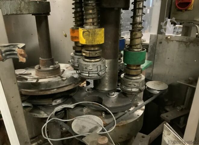 Abfülltechnik Glass jar filling and closing line