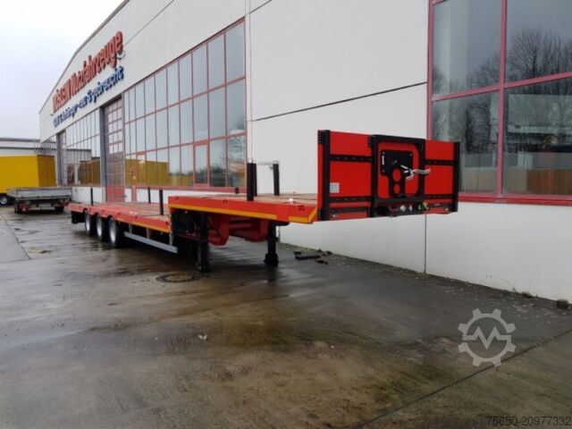 Low loader semitrailer Möslein STO 3 Schwebheim  3 Achs Satteltieflader Plato