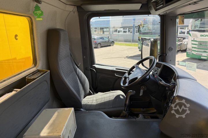 Flatbed truck with tarp Scania P230 LB 4x2 Plane/HB / Swiss-Vehicle