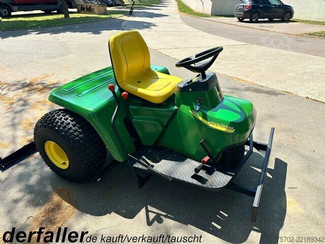 Van John-Deere 1200A Bunkerharke Motorrechen