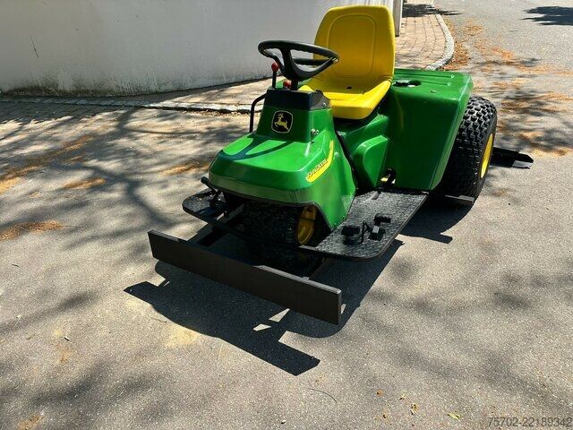 Van John-Deere 1200A Bunkerharke Motorrechen