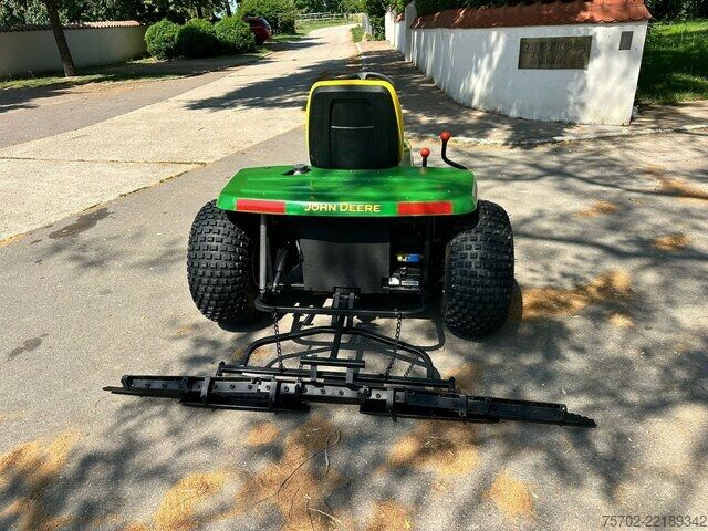 Van John-Deere 1200A Bunkerharke Motorrechen