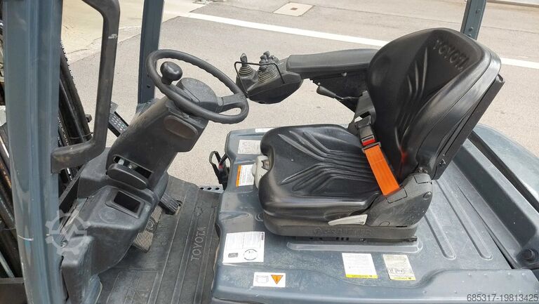 Electric - 4 wheels Toyota 8FBM20T - FSW 4700