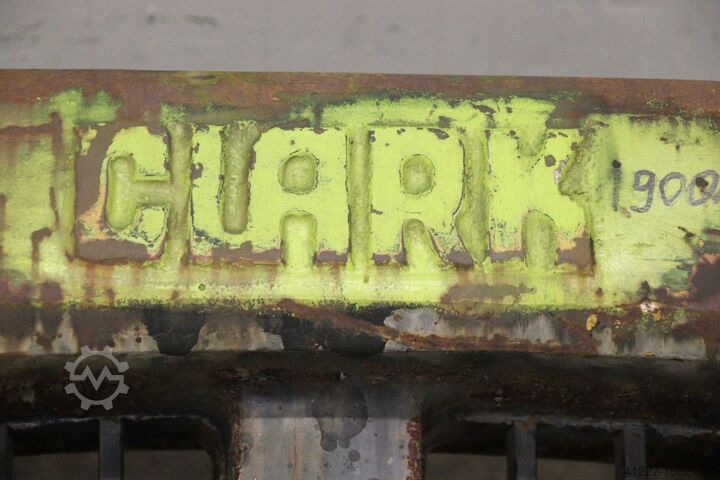 Rear weight 1900 kg Clark 1110 x 990 mm