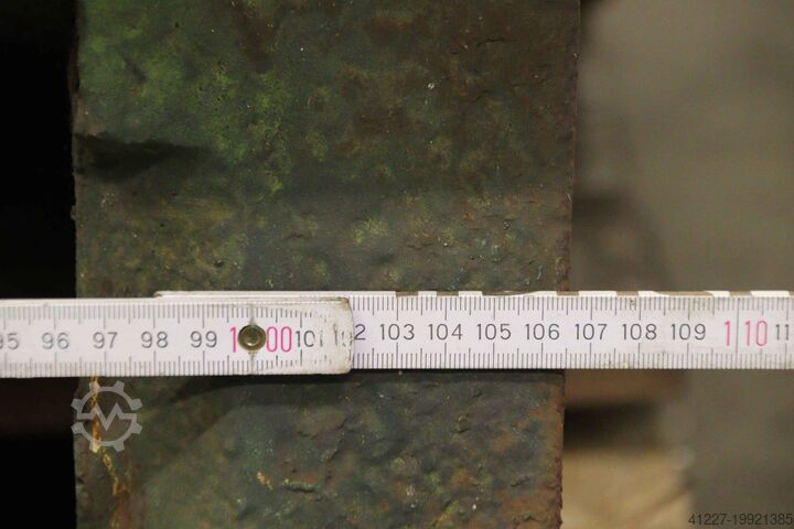 Rear weight 1900 kg Clark 1110 x 990 mm