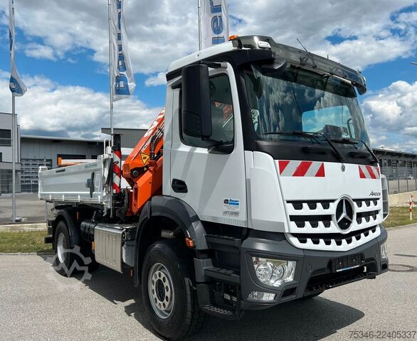Tipper truck MERCEDES-BENZ Arocs 2135 Kipper/Kran Atlas AK 135/Funk/54 tkm