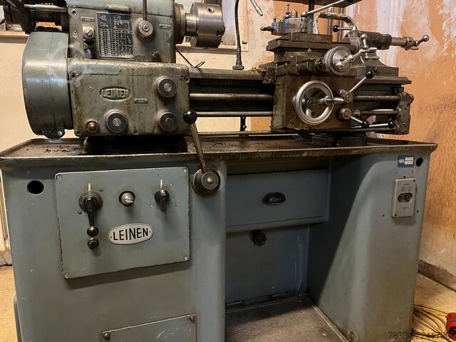 Woodturning machine / lathe  